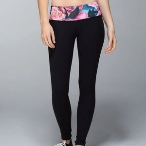 Lululemon Rose Pink Band Wunder Unders Size 4
